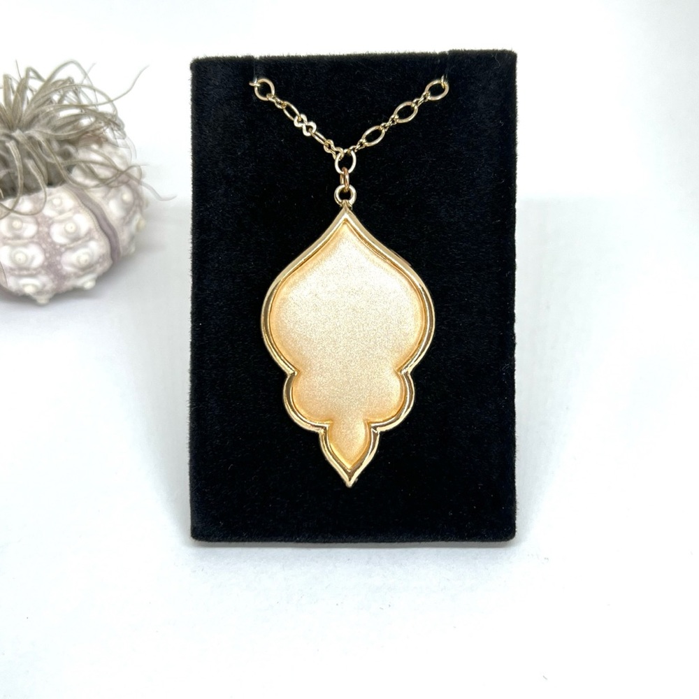 Statement Pendant Necklace!